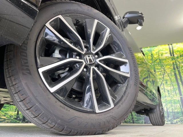 �y����18�C���`�A���~�z�C�[���z�O�ςɃ}�b�`���������A���~�z�C�[���𑕒����Ă���܂��B�e��ЊO�A���~�z�C�[����A�X�^�b�h���X�^�C�����戵�����Ă���܂��B���񂲑��k����������