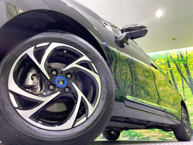 �y���f���X�^15�C���`�A���~�z�C�[���z�O�ςɃ}�b�`�����A���~�z�C�[���𑕒����Ă���܂��B�e��A���~�z�C�[����A�X�^�b�h���X�^�C�����戵�����Ă���܂��B���񂲑��k����������