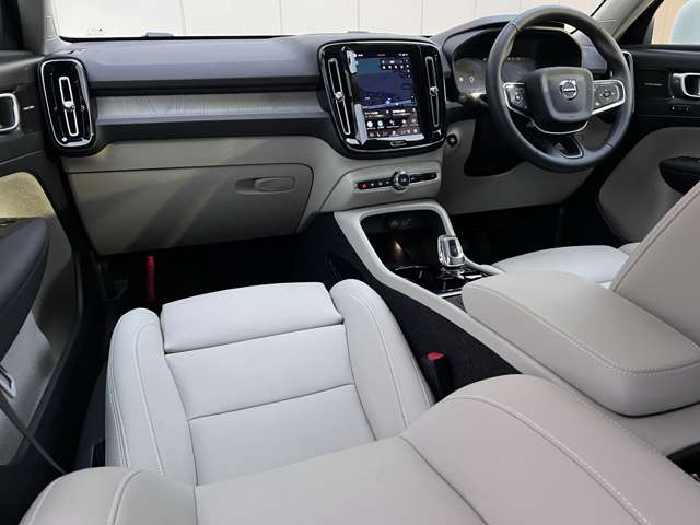 XC40ウルトラ B4 AWD 4WD