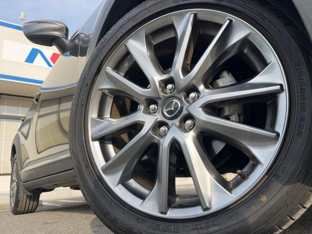 �y����18�C���`�A���~�z�C�[���z�O�ςɃ}�b�`���������A���~�z�C�[���𑕒����Ă���܂��B�e��ЊO�A���~�z�C�[����A�X�^�b�h���X�^�C�����戵�����Ă���܂��B���񂲑��k����������