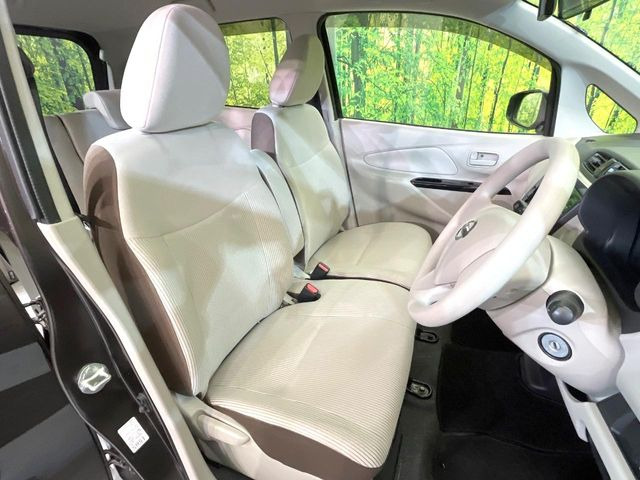 運転席シート廻りは使用感も少なく、良好な状態となっています。丁寧に使われていたことがよくわかりますね。