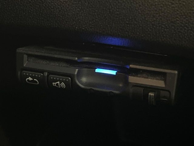 ●ETC車載器(アンテナ分離型音声案内タイプ):お引き渡し時には再セットアップを実施後、お渡しいたします。マイレージ登録に関してもお気軽にスタッフまでお尋ねください。