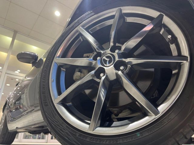 �y����17�C���`�A���~�z�C�[���z�O�ςɃ}�b�`���������A���~�z�C�[���𑕒����Ă���܂��B�e��ЊO�A���~�z�C�[����A�X�^�b�h���X�^�C�����戵�����Ă���܂��B���񂲑��k����������