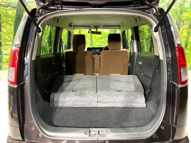 ���i�̂���������ʋ΁A���}���ɏ\���ȉ׎��X�y�[�X���m�ۂ��Ă���܂��B�Z�J���h�V�[�g��|���ƁA�傫�ȉו��̐ύڂ��\�ł���