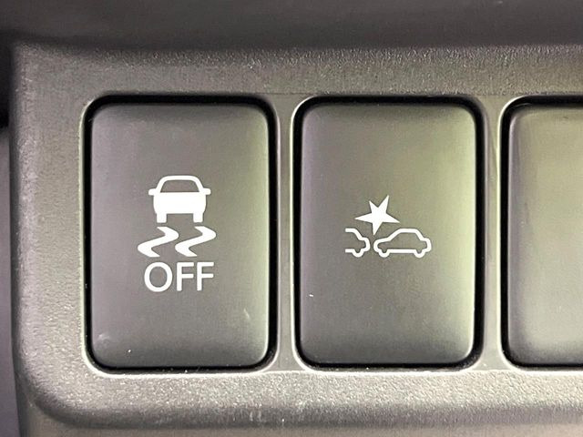 【インテリジェントエマージェンシーブレーキ】フロントカメラで前方の車両や歩行者を検知。衝突しそうな時は衝突被害軽減ブレーキが作動、衝突回避をサポート。より安全にドライブをお楽しみいただけます。