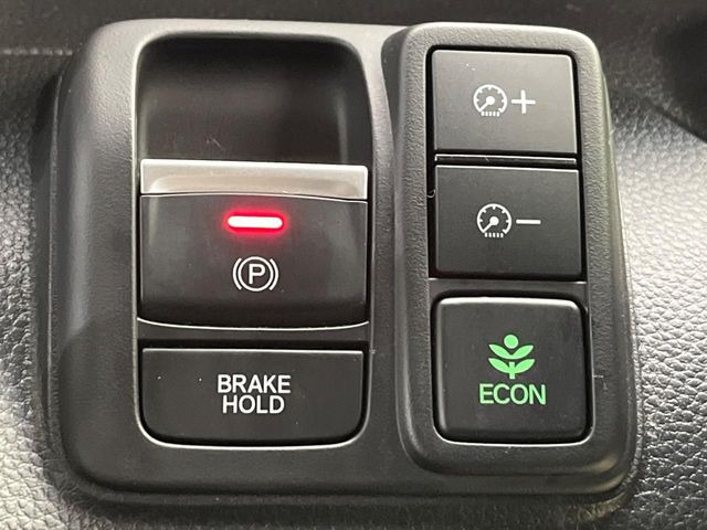 �y�I�[�g�u���[�L�z�[���h�z�M���҂���a�؂Œ�Ԏ��Ƀu���[�L���瑫�𗣂��Ă��A��~��Ԃ�ێ����Ă���܂��B�O�i����Ƃ��̓A�N�Z���𓥂߂Ύ����ŉ��������̂ň��S��X���^�]���y�ɂȂ�܂���