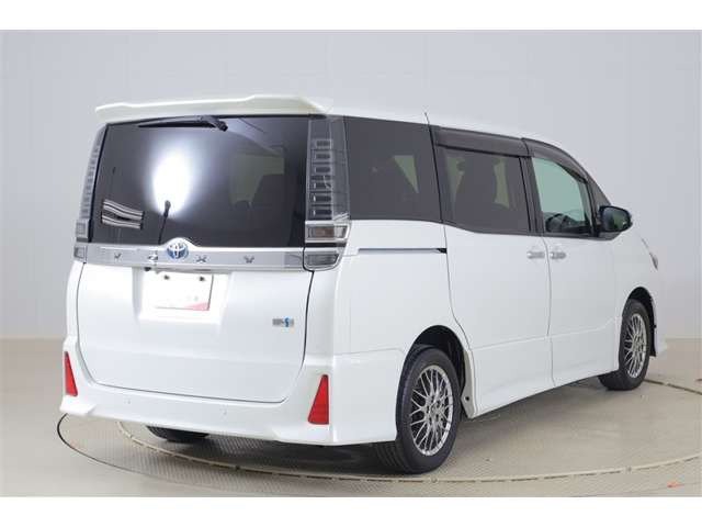 ヴォクシー1.8 ハイブリッド ZS 煌III