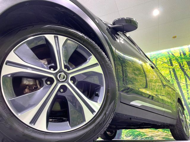 【純正17インチアルミホイール】外観にマッチした純正アルミホイールを装着しております。各種社外アルミホイールや、スタッドレスタイヤも取扱いしております。是非ご相談ください♪