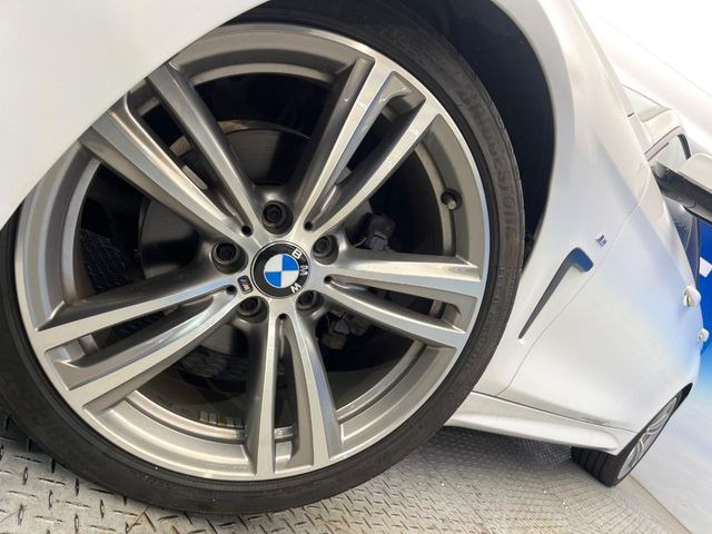 ●純正19インチアルミホイール:輸入車ならではの卓越した走りを支えるホイールと足回りです!日本車の走りに慣れている方にもぜひ体感して頂きたいほど、高いレベルでまとまっています!