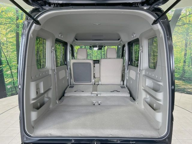 ���i�̂���������ʋ΁A���}���ɏ\���ȉ׎��X�y�[�X���m�ۂ��Ă���܂��B�Z�J���h�V�[�g��|���ƁA�傫�ȉו��̐ύڂ��\�ł���