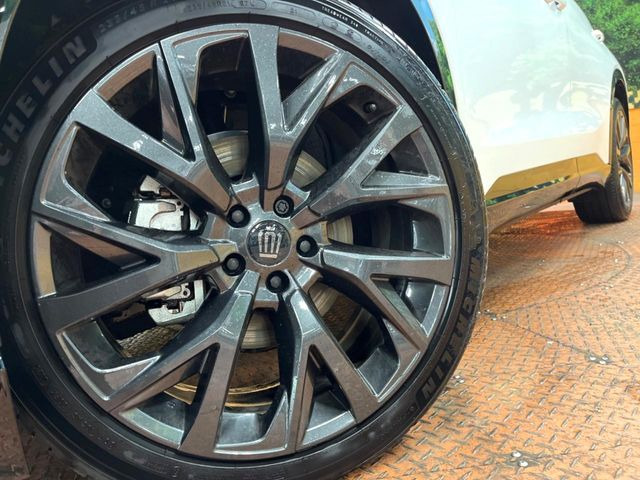 �y�����A���~�z�C�[���z�O�ςɃ}�b�`���������A���~�z�C�[���𑕒����Ă���܂��B�e��ЊO�A���~�z�C�[����A�X�^�b�h���X�^�C�����戵�����Ă���܂��B���񂲑��k����������