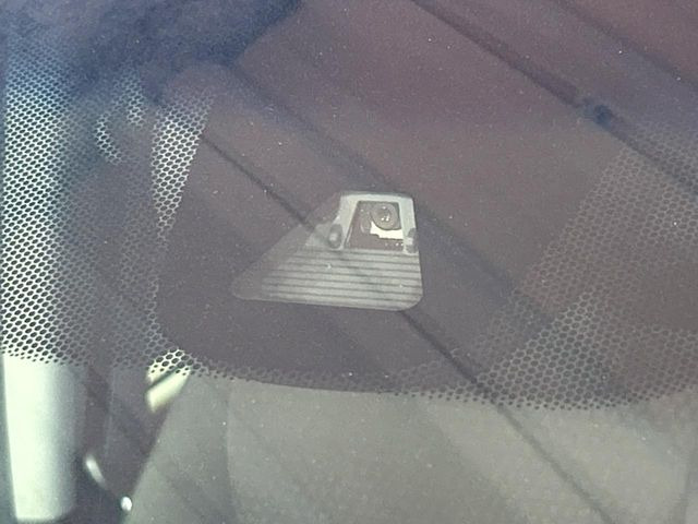 �y�z���_�Z���V���O�z���s���ɑO���̎ԗ�����F�����A�Փ˂������Ȏ��͌x��ƃu���[�L�ŏՓˉ���Ɣ�Q�y�����A�V�X�g�B�����S�Ƀh���C�u�����y���݂��������܂��B