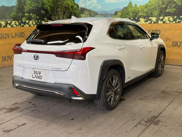 ☆全国のネクステージからお取り寄せが可能※!遠方の店舗に展示してあるクルマが気になる場合も、最寄りの店舗でご覧いただくことが可能です!是非私たちに要望をお聞かせください!※別途費用