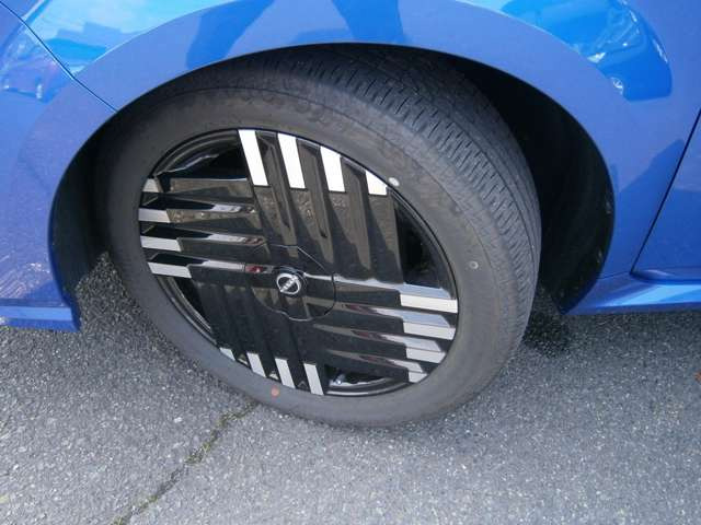 ノートオーラ1.2 G FOUR レザーエディション 4WD