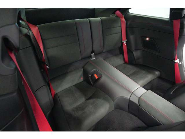 ���Ђł̓C���e���A�̃R�[�e�B���O�̎{�H�������Ă���܂��B�Y��ȃR���f�B�V�������ێ������������q�l�͐��񂨋C�y�ɒS���Z�[���X�����\���t�����������܂��B