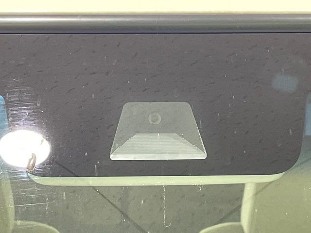 �y�z���_�Z���V���O�z���s���ɑO���̎ԗ�����F�����A�Փ˂������Ȏ��͌x��ƃu���[�L�ŏՓˉ���Ɣ�Q�y�����A�V�X�g�B�����S�Ƀh���C�u�����y���݂��������܂��B