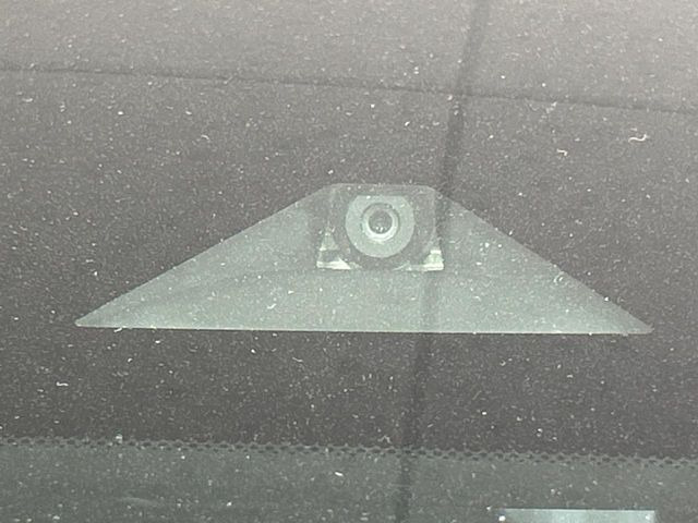 �y�C���e���W�F���g�G�}�[�W�F���V�[�u���[�L�z�t�����g�J�����őO���̎ԗ�����s�҂����m�B�Փ˂������Ȏ��͏Փ˔�Q�y���u���[�L���쓮�A�Փˉ�����T�|�[�g�B�����S�Ƀh���C�u�����y���݂��������܂��B