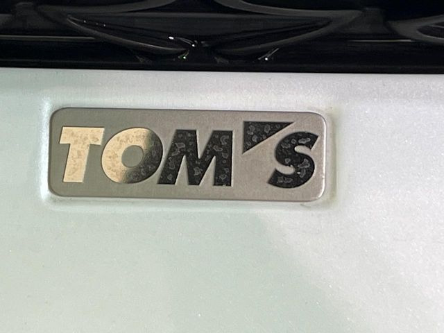 �yTOM&rsquo;S�G�A���z�N���}�̊O�ς����������߁A�����ۗ������Ă����X�^�C���b�V���ȃG�A���p�[�c�𑕒�!�G�A���ȊO�̃h���X�A�b�v�����C�y�ɂ����k��������!