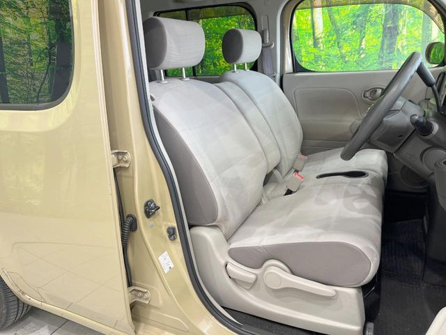 運転席シート廻りは使用感も少なく、良好な状態となっています。丁寧に使われていたことがよくわかりますね。