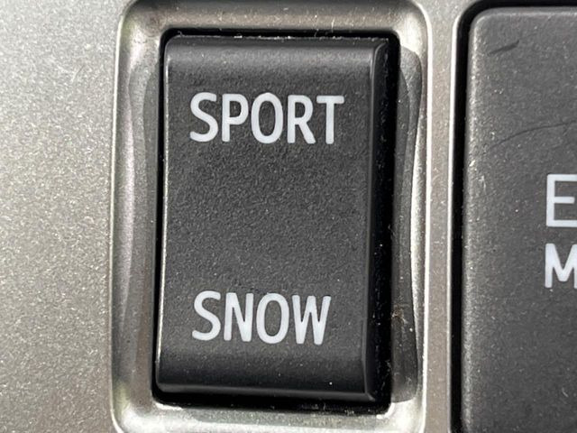 【ドライブモードセレクト】コンフォートな乗り味からスポーティな乗り味までスイッチ一つで切り替え可能。シーンや気分に合わせたモードを選べば、いつものドライブがより一層楽しくなります♪