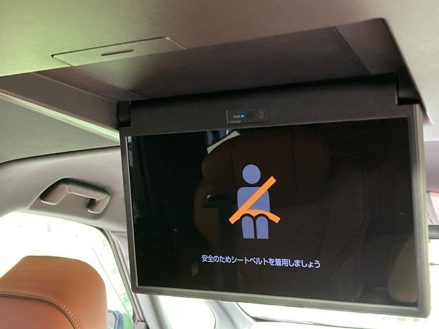 【フリップダウンモニター】大画面モニターで後席でもエンタメをお楽しみいただけます。小さなお子様にも大人気の装備です♪