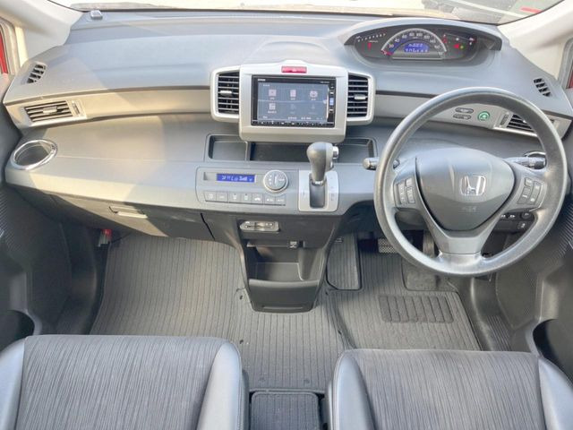 フリード1.5 G プレミアムエディション