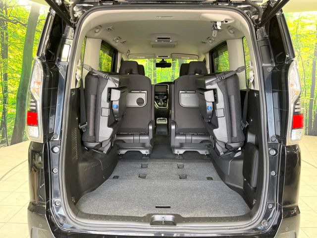 ���i�̂���������ʋ΁A���}���ɏ\���ȉ׎��X�y�[�X���m�ۂ��Ă���܂��B�Z�J���h�V�[�g��|���ƁA�傫�ȉו��̐ύڂ��\�ł���