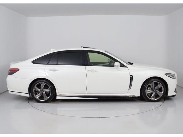 フルエアロが装着されています!お好みはいかがですか?今付いているデザイン以外にも、各ブランドのエアロを格安にてお取付け出来ます!又、エアロを外してノーマル状態にする事も出来ます!!