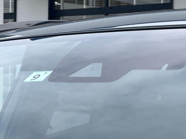 【トヨタセーフティセンス】走行中に前方の車両等を認識し、衝突しそうな時は警報とブレーキで衝突回避と被害軽減をアシスト。より安全にドライブをお楽しみいただけます。