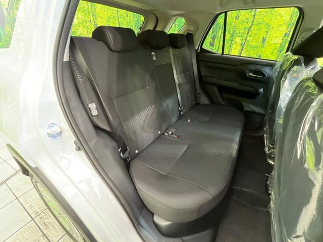 高品質なオリジナルフロアマットもオプションにてご用意しております。お好きなデザインやカラーをお車に合わせて選んでいただくことができます♪