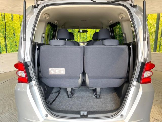 ���i�̂���������ʋ΁A���}���ɏ\���ȉ׎��X�y�[�X���m�ۂ��Ă���܂��B�Z�J���h�V�[�g��|���ƁA�傫�ȉו��̐ύڂ��\�ł���