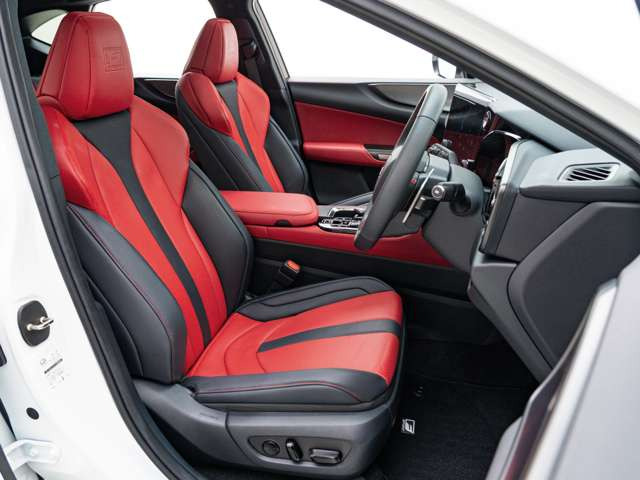 【 車検整備もアペルタで 】輸入車はもちろん、国産車も大歓迎です。経験豊富なスタッフが、お客様のお車をしっかりと整備致します。フェラーリ、ランボルギーニなどのスーパーカーもご相談ください!