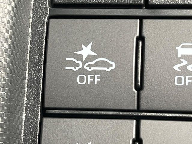 【スマートアシスト】走行中に前方の車両等を認識し、衝突しそうな時は警報とブレーキで衝突回避と被害軽減をアシスト。より安全にドライブをお楽しみいただけます。