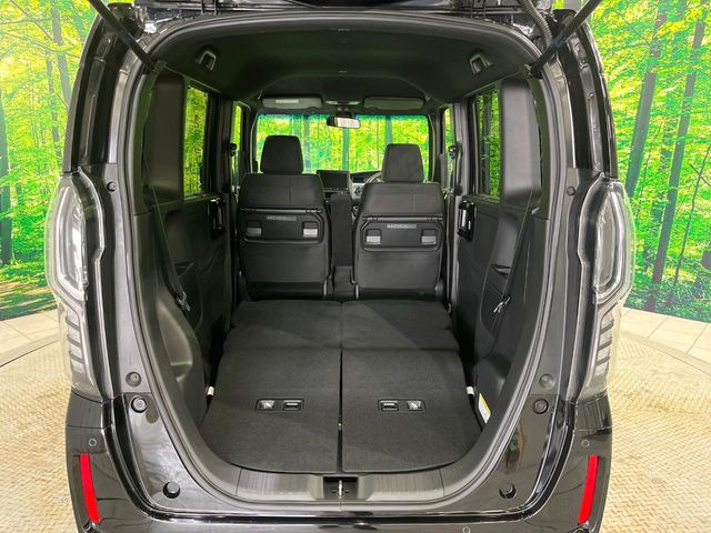 普段のお買い物や通勤、送迎等に十分な荷室スペースを確保しております。セカンドシートを倒すと、大きな荷物の積載も可能です♪