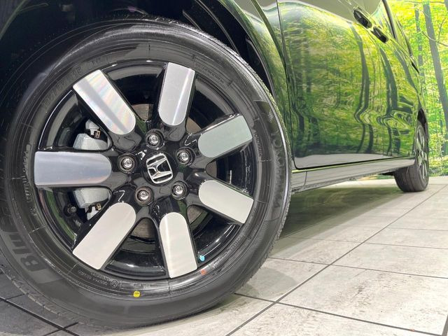【純正15インチアルミホイール】外観にマッチした純正アルミホイールを装着しております。各種社外アルミホイールや、スタッドレスタイヤも取扱いしております。是非ご相談ください♪