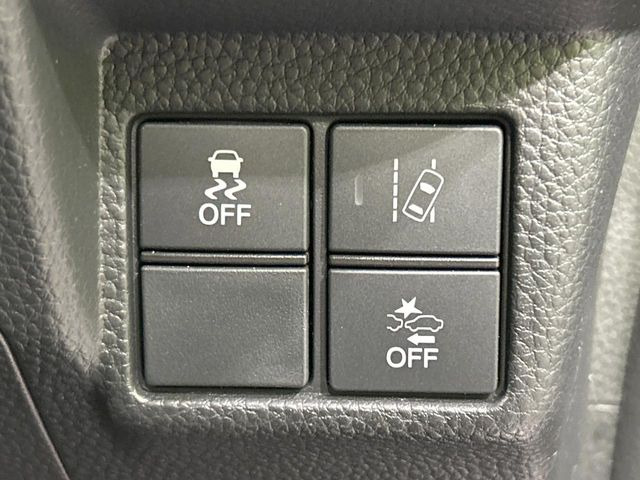 �y�z���_�Z���V���O�z���s���ɑO���̎ԗ�����F�����A�Փ˂������Ȏ��͌x��ƃu���[�L�ŏՓˉ���Ɣ�Q�y�����A�V�X�g�B�����S�Ƀh���C�u�����y���݂��������܂��B