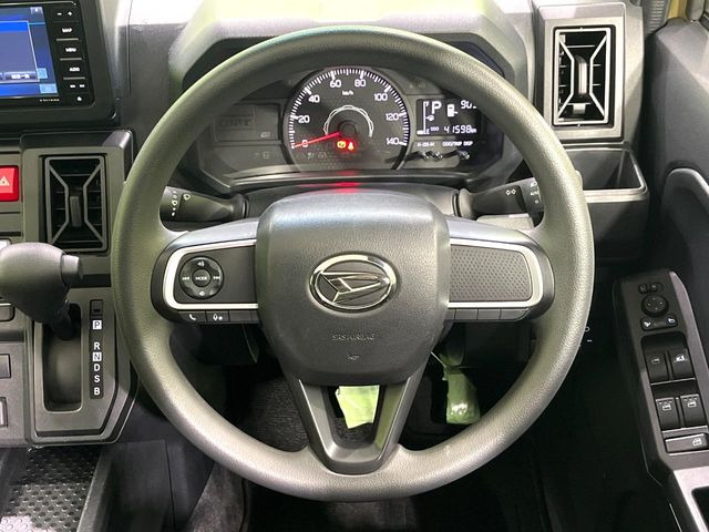 ステアリングも使用感が少なく、きれいな状態となっております♪