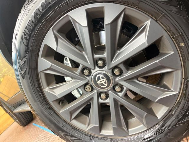 �y����20�C���`�A���~�z�C�[���z�O�ςɃ}�b�`���������A���~�z�C�[���𑕒����Ă���܂��B�e��ЊO�A���~�z�C�[����A�X�^�b�h���X�^�C�����戵�����Ă���܂��B���񂲑��k����������