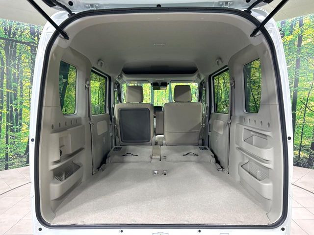 ���i�̂���������ʋ΁A���}���ɏ\���ȉ׎��X�y�[�X���m�ۂ��Ă���܂��B�Z�J���h�V�[�g��|���ƁA�傫�ȉו��̐ύڂ��\�ł���