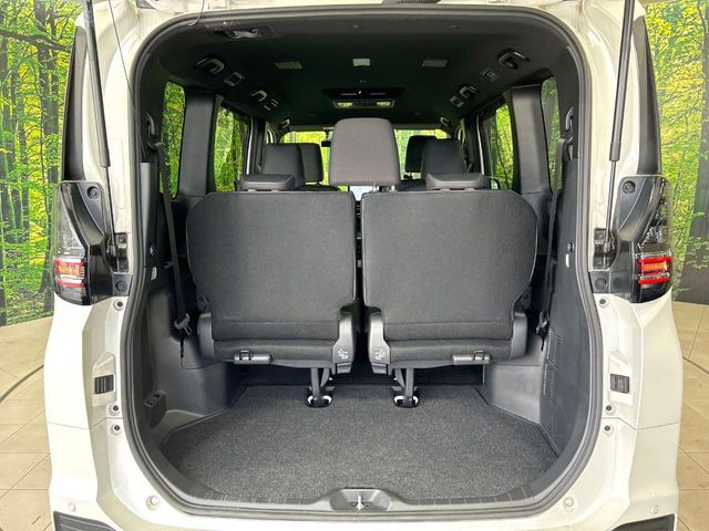 ���i�̂���������ʋ΁A���}���ɏ\���ȉ׎��X�y�[�X���m�ۂ��Ă���܂��B�Z�J���h�V�[�g��|���ƁA�傫�ȉו��̐ύڂ��\�ł���