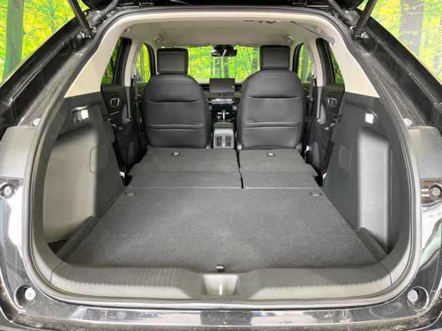 ���i�̂���������ʋ΁A���}���ɏ\���ȉ׎��X�y�[�X���m�ۂ��Ă���܂��B�Z�J���h�V�[�g��|���ƁA�傫�ȉו��̐ύڂ��\�ł���