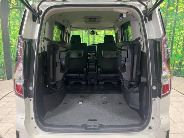 ���i�̂���������ʋ΁A���}���ɏ\���ȉ׎��X�y�[�X���m�ۂ��Ă���܂��B�Z�J���h�V�[�g��|���ƁA�傫�ȉו��̐ύڂ��\�ł���