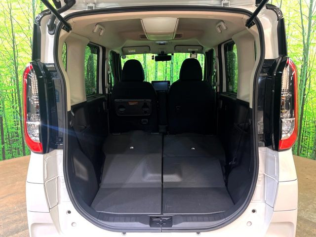 ���i�̂���������ʋ΁A���}���ɏ\���ȉ׎��X�y�[�X���m�ۂ��Ă���܂��B�Z�J���h�V�[�g��|���ƁA�傫�ȉו��̐ύڂ��\�ł���