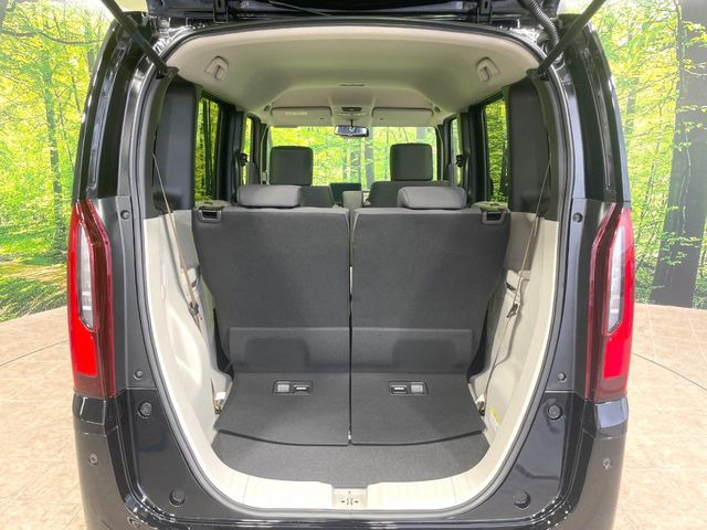 ���i�̂���������ʋ΁A���}���ɏ\���ȉ׎��X�y�[�X���m�ۂ��Ă���܂��B�Z�J���h�V�[�g��|���ƁA�傫�ȉו��̐ύڂ��\�ł���