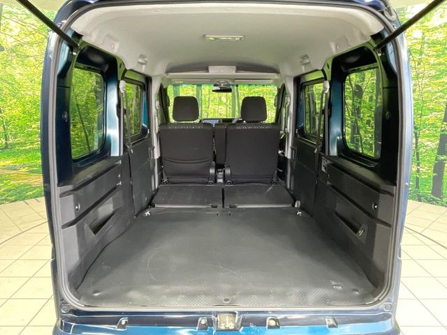 後席を格納すると、これだけの広さが!シーンに合わせたシートアレンジで、大きな荷物も積むことが出来ます♪