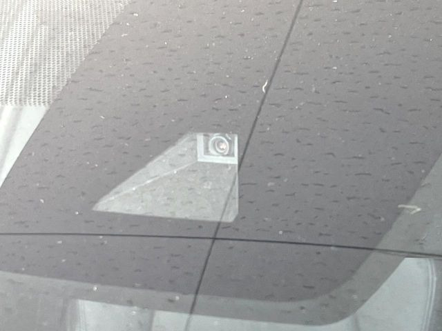 �y�g���^�Z�[�t�e�B�Z���X�z���s���ɑO���̎ԗ�����F�����A�Փ˂������Ȏ��͌x��ƃu���[�L�ŏՓˉ���Ɣ�Q�y�����A�V�X�g�B�����S�Ƀh���C�u�����y���݂��������܂��B