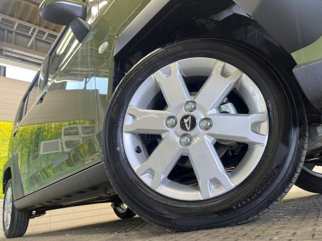 �y����15�C���`�A���~�z�C�[���z�O�ςɃ}�b�`���������A���~�z�C�[���𑕒����Ă���܂��B�e��ЊO�A���~�z�C�[����A�X�^�b�h���X�^�C�����戵�����Ă���܂��B���񂲑��k����������