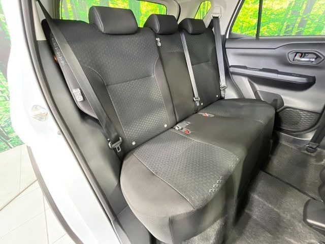 高品質なオリジナルフロアマットもオプションにてご用意しております。お好きなデザインやカラーをお車に合わせて選んでいただくことができます♪