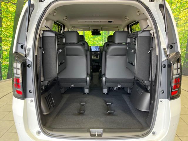 ���i�̂���������ʋ΁A���}���ɏ\���ȉ׎��X�y�[�X���m�ۂ��Ă���܂��B�Z�J���h�V�[�g��|���ƁA�傫�ȉו��̐ύڂ��\�ł���