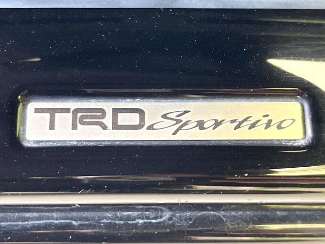 【TRDエアロ】人気のTRDエアロを装備!クルマの外観がよりスタイリッシュになり、街中で存在感あふれる1台に♪将来買い替える時にもリセールに影響しやすく、価値ある人気の装備です!